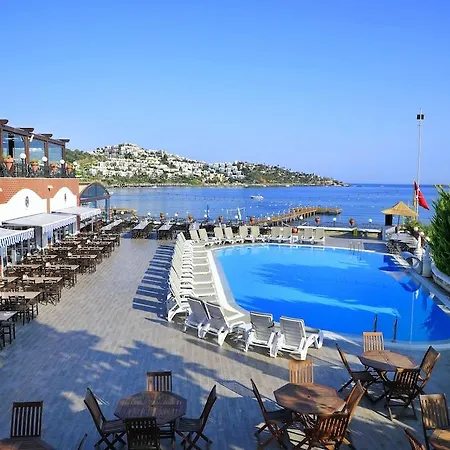 Fleur Bay יאליקאבאק