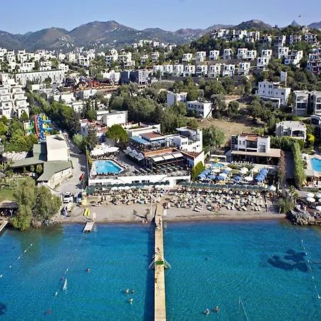 Üdülőközpont Fleur Bay 4*